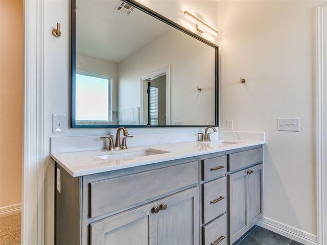 9404 NW 75th Street, Yukon, OK 73099