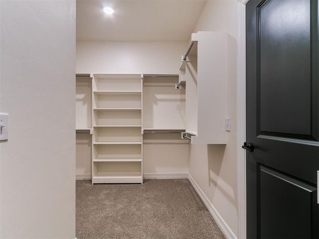 9404 NW 75th Street, Yukon, OK 73099