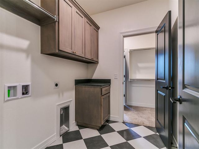 9404 NW 75th Street, Yukon, OK 73099