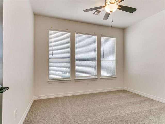 9404 NW 75th Street, Yukon, OK 73099