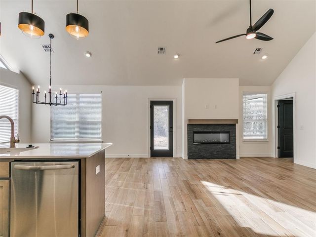 9404 NW 75th Street, Yukon, OK 73099