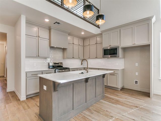 9404 NW 75th Street, Yukon, OK 73099