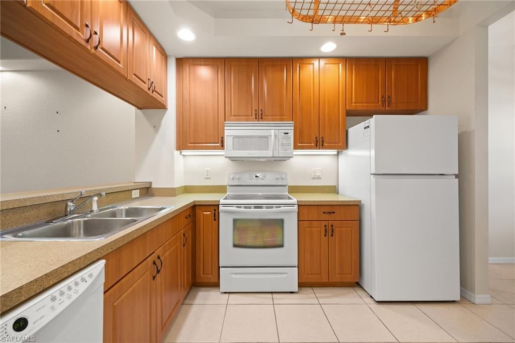 Image 5 of property listing at 1105 Van Loon Commons CIR # 304, Cape Coral, FL 33909