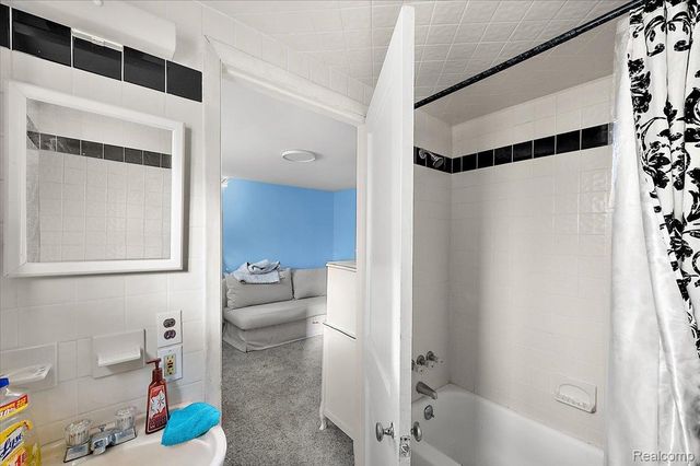 9287 N River Road 3, Clay Township, MI 48001