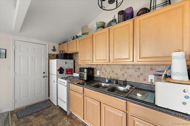 9287 N River Road 3, Clay Township, MI 48001