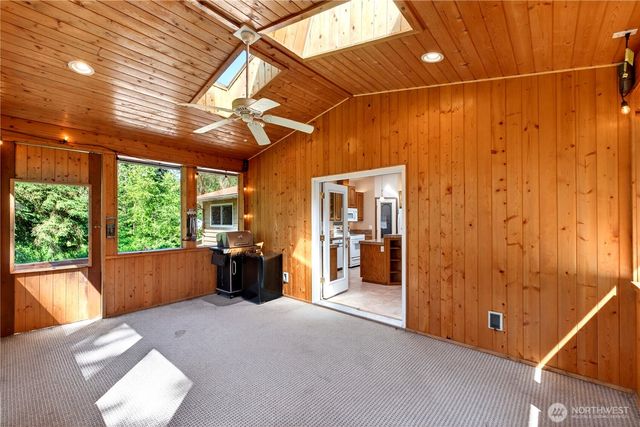 17924 2nd Street E, Lake Tapps, WA 98391