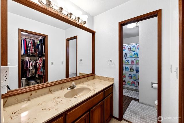 17924 2nd Street E, Lake Tapps, WA 98391