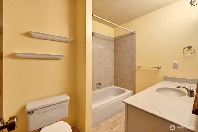 17924 2nd Street E, Lake Tapps, WA 98391