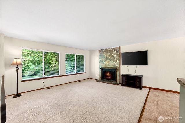 17924 2nd Street E, Lake Tapps, WA 98391