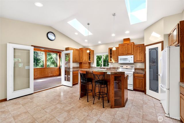 17924 2nd Street E, Lake Tapps, WA 98391