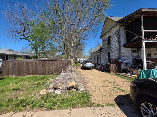410 W Locust Street, Whitewright, TX 75491