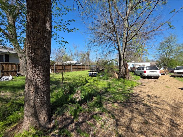 410 W Locust Street, Whitewright, TX 75491