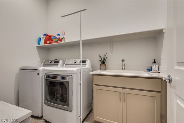 549 Cadence Vista Drive, Henderson, NV 89011