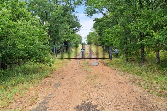 131 Blue Bird LN, Tow, TX 78672