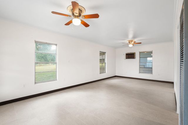 131 Blue Bird LN, Tow, TX 78672