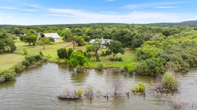 131 Blue Bird LN, Tow, TX 78672