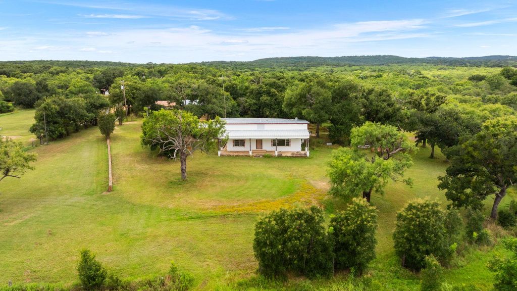 131 Blue Bird LN, Tow, TX 78672