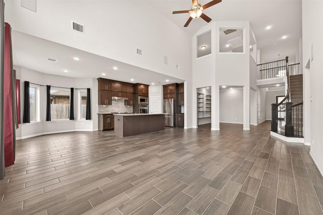 907 Warm Summer Drive, Richmond, TX 77406