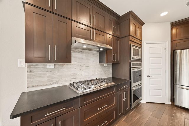 907 Warm Summer Drive, Richmond, TX 77406