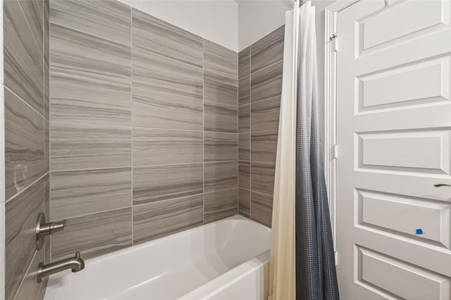 907 Warm Summer Drive, Richmond, TX 77406