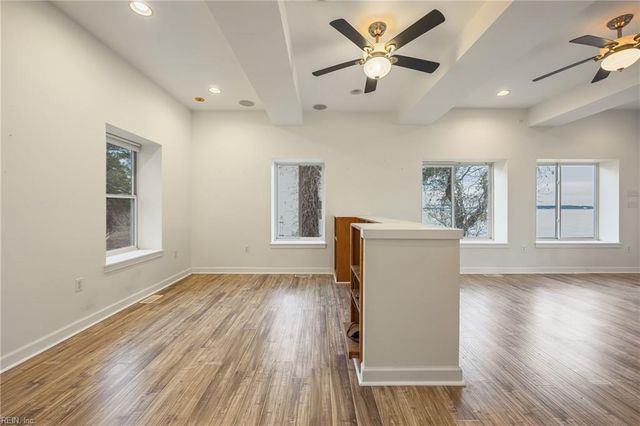 512 Spivey LN, Seaford, VA 23696