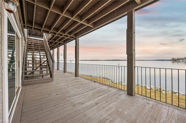 512 Spivey LN, Seaford, VA 23696