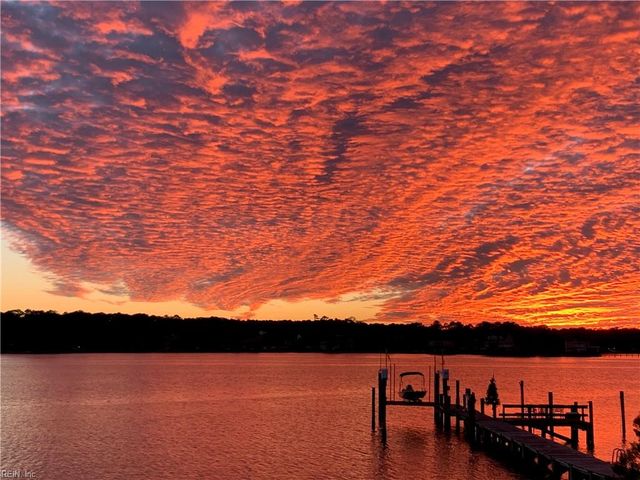 512 Spivey LN, Seaford, VA 23696