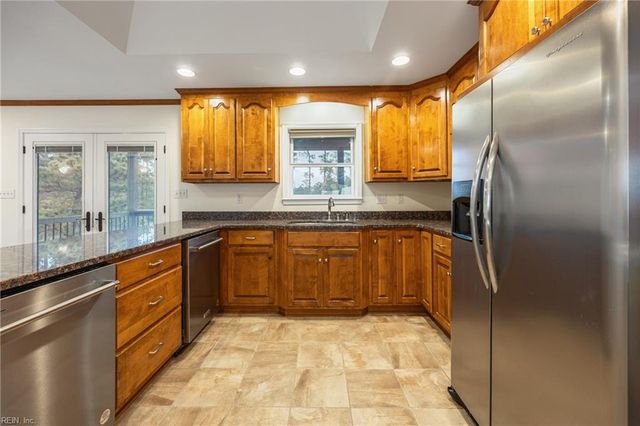 512 Spivey LN, Seaford, VA 23696