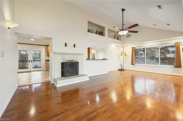 512 Spivey LN, Seaford, VA 23696