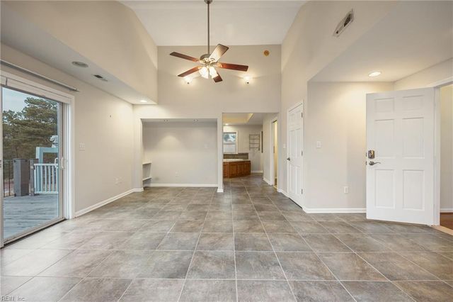 512 Spivey LN, Seaford, VA 23696