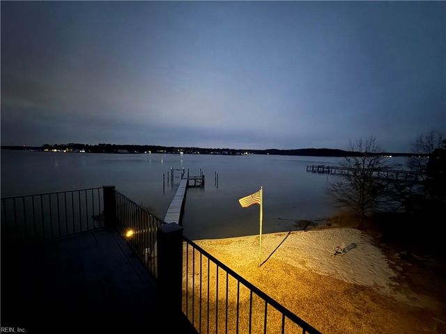 512 Spivey LN, Seaford, VA 23696