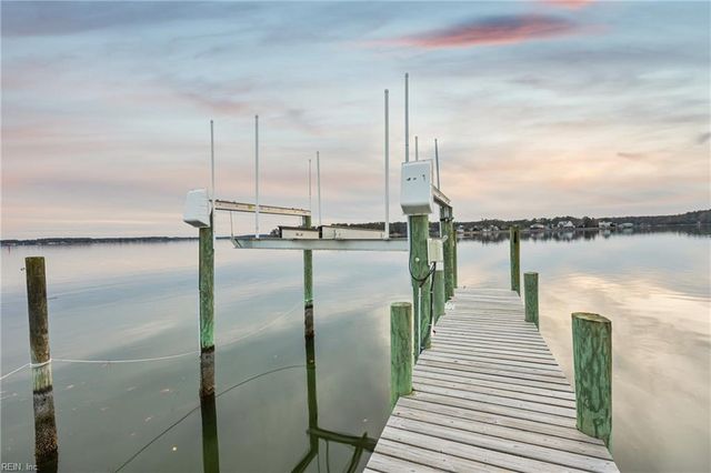 512 Spivey LN, Seaford, VA 23696