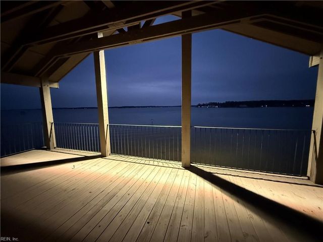 512 Spivey LN, Seaford, VA 23696