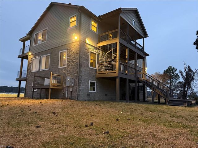 512 Spivey LN, Seaford, VA 23696