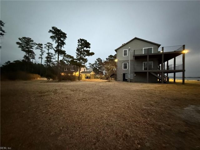 512 Spivey LN, Seaford, VA 23696