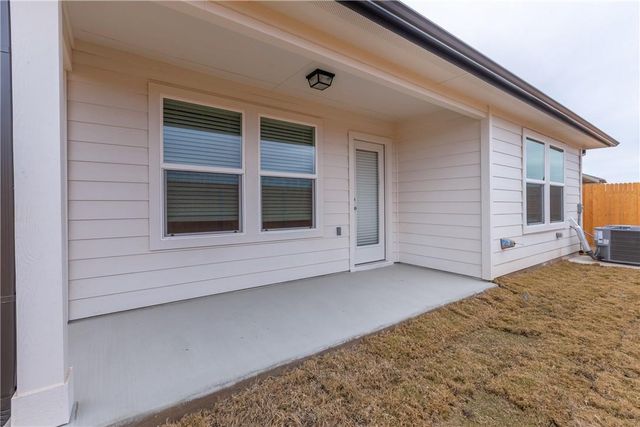 612 Roaring Fork LN, Bastrop, TX 78602