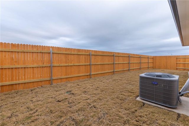 612 Roaring Fork LN, Bastrop, TX 78602