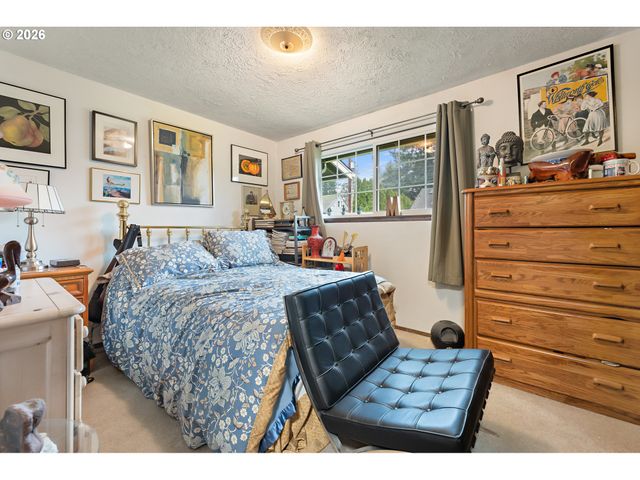 15781 Ne HOLLADAY St, Portland, OR 97230