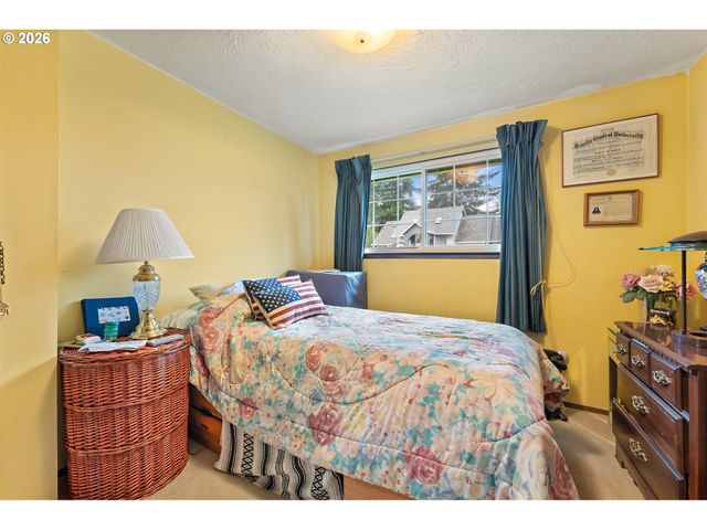 15781 Ne HOLLADAY St, Portland, OR 97230