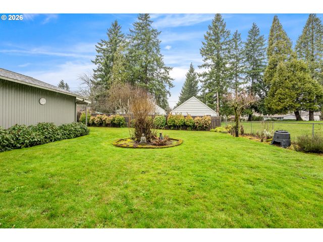 15781 Ne HOLLADAY St, Portland, OR 97230