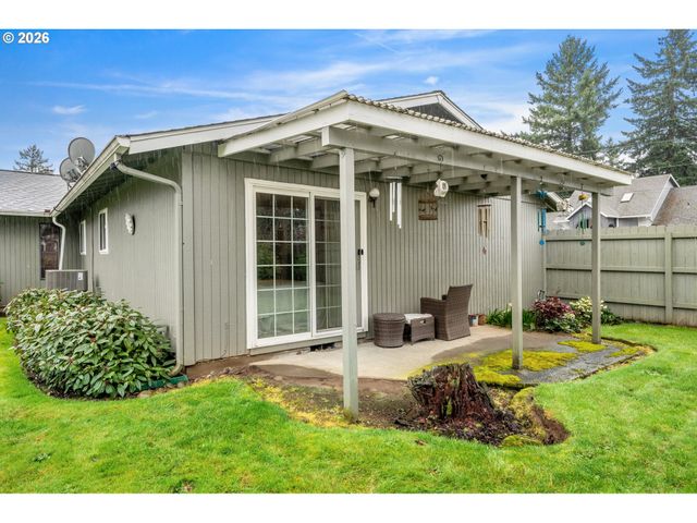 15781 Ne HOLLADAY St, Portland, OR 97230