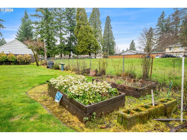 15781 Ne HOLLADAY St, Portland, OR 97230