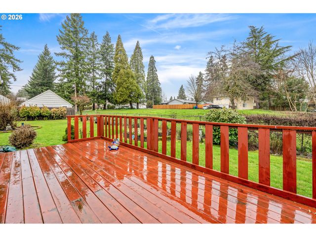 15781 Ne HOLLADAY St, Portland, OR 97230