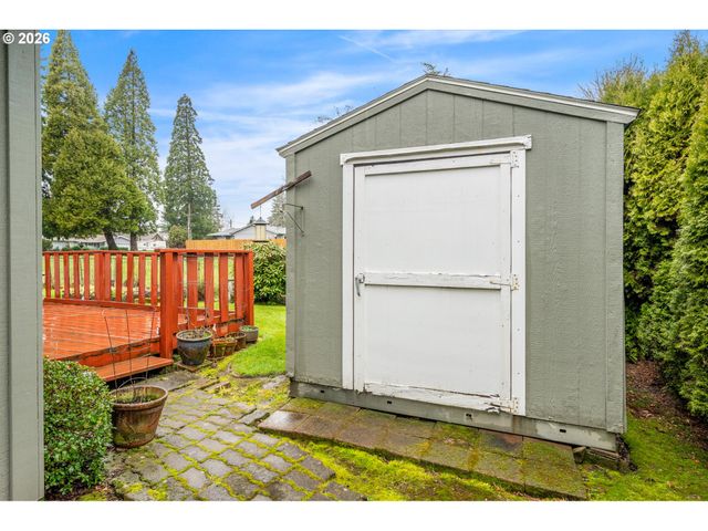 15781 Ne HOLLADAY St, Portland, OR 97230