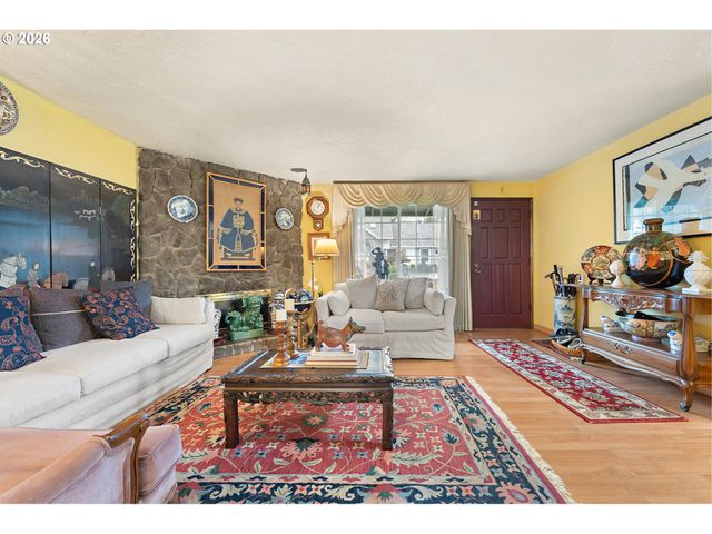 15781 Ne HOLLADAY St, Portland, OR 97230