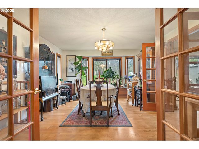 15781 Ne HOLLADAY St, Portland, OR 97230