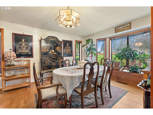 15781 Ne HOLLADAY St, Portland, OR 97230