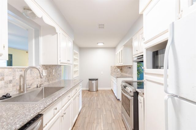6131 Grape Street, Houston, TX 77074