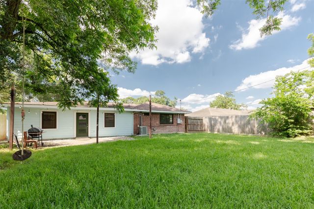 6131 Grape Street, Houston, TX 77074