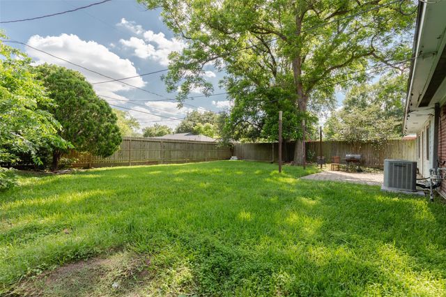 6131 Grape Street, Houston, TX 77074